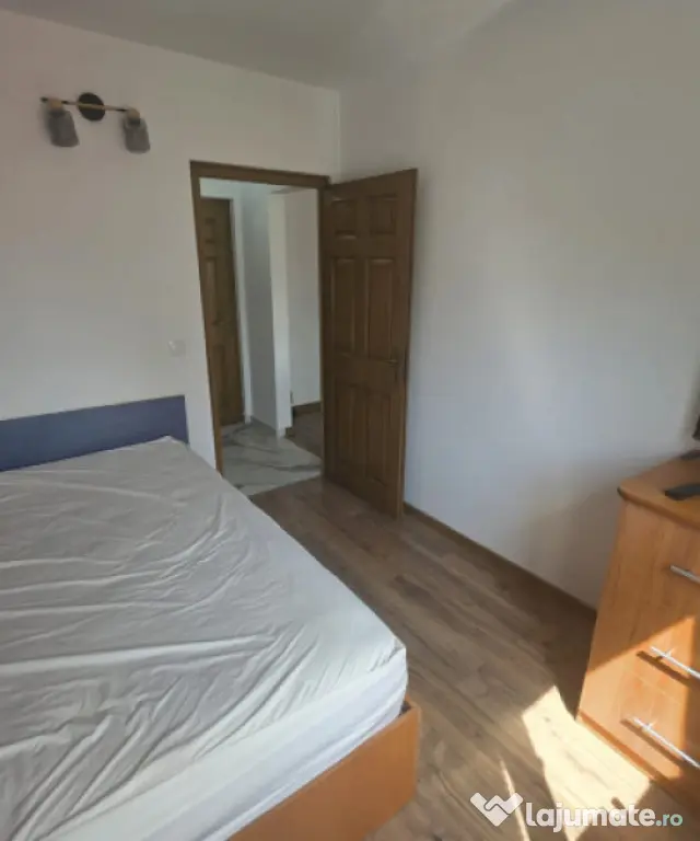 Garsonieră decomandată, 30 mp, mobilată modern, curte pri