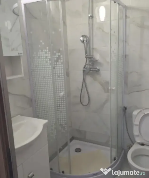 Garsonieră decomandată, 30 mp, mobilată modern, curte pri