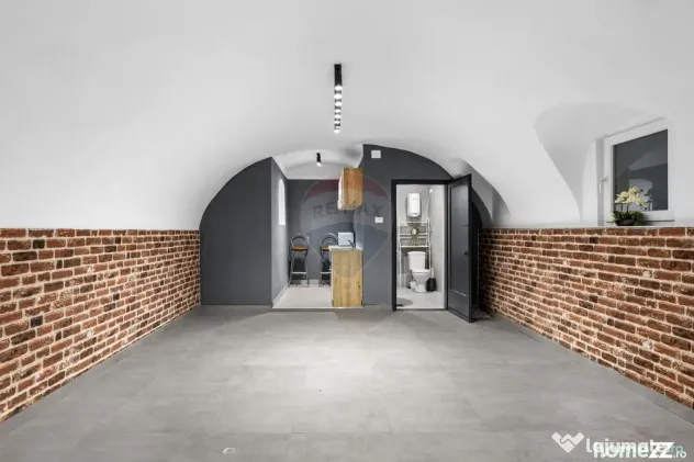 Spațiu comercial/Birou 75 m² de închiriat în zona Cen...