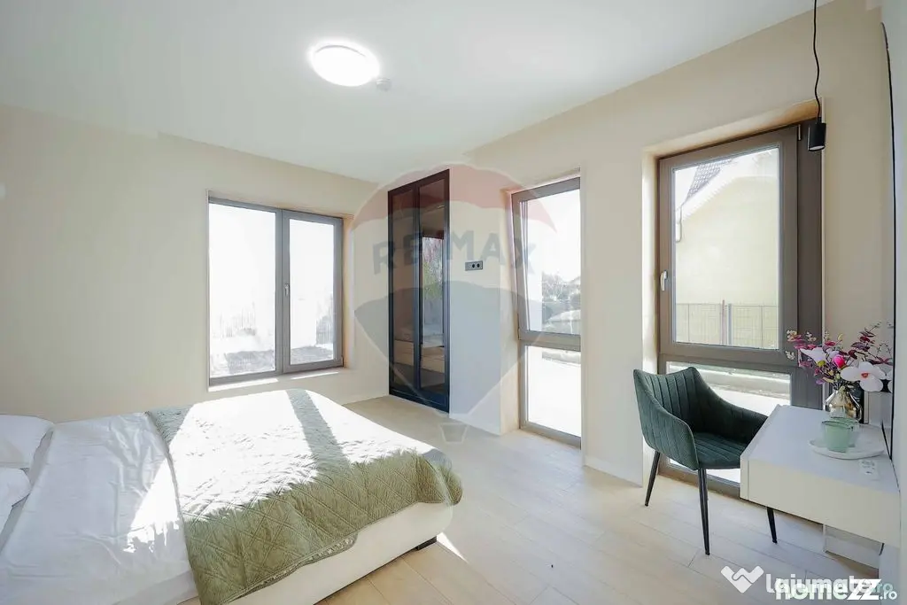 De vânzare Vilă cu 8 camere în Sânmartin, 290 mp util...