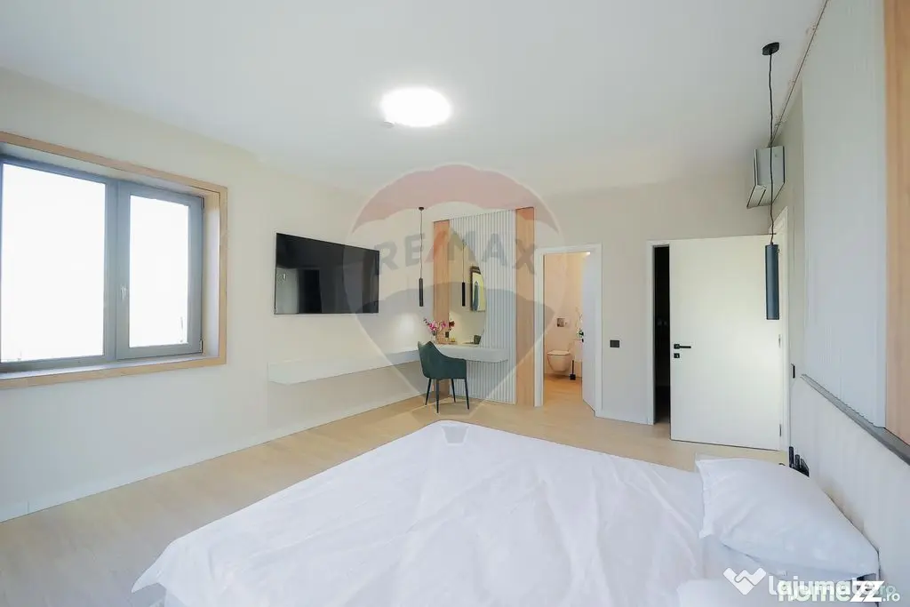 De vânzare Vilă cu 8 camere în Sânmartin, 290 mp util...