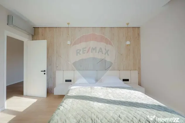 De vânzare Vilă cu 8 camere în Sânmartin, 290 mp util...
