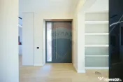 De vânzare Vilă cu 8 camere în Sânmartin, 290 mp util... 