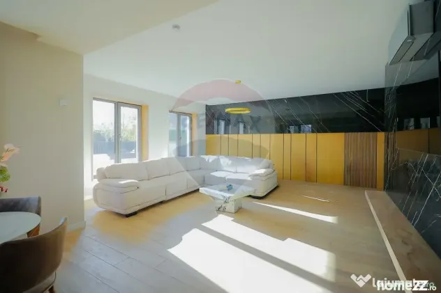 De vânzare Vilă cu 8 camere în Sânmartin, 290 mp util...
