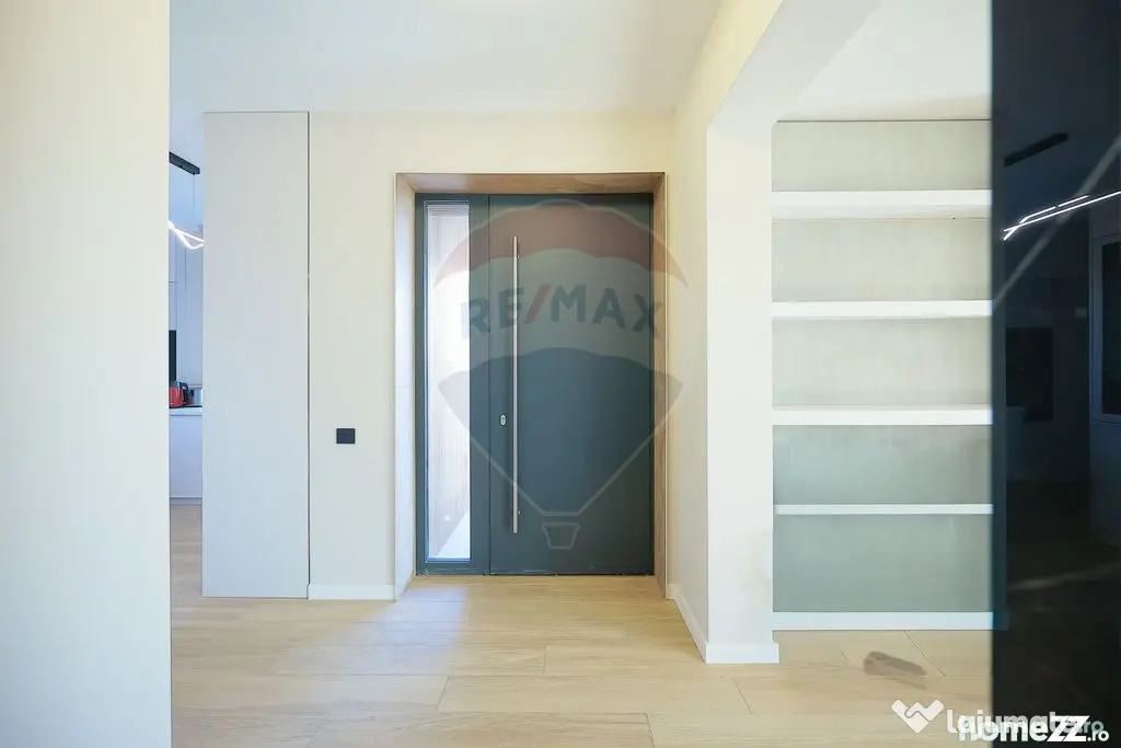 De vânzare Vilă cu 8 camere în Sânmartin, 290 mp util...