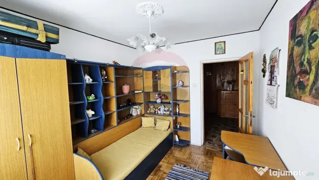 Apartament cu 4 camere de vânzare în zona Maratei
