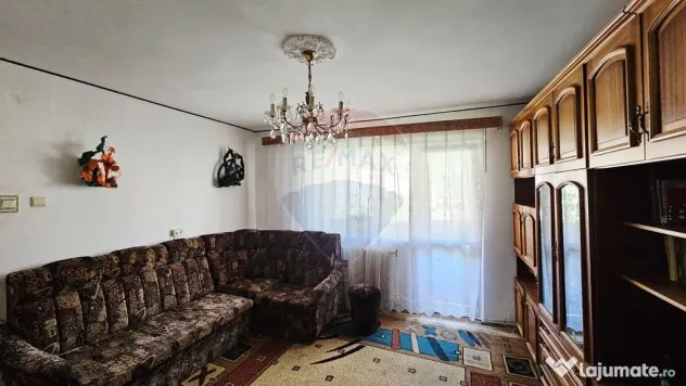 Apartament cu 4 camere de vânzare în zona Maratei