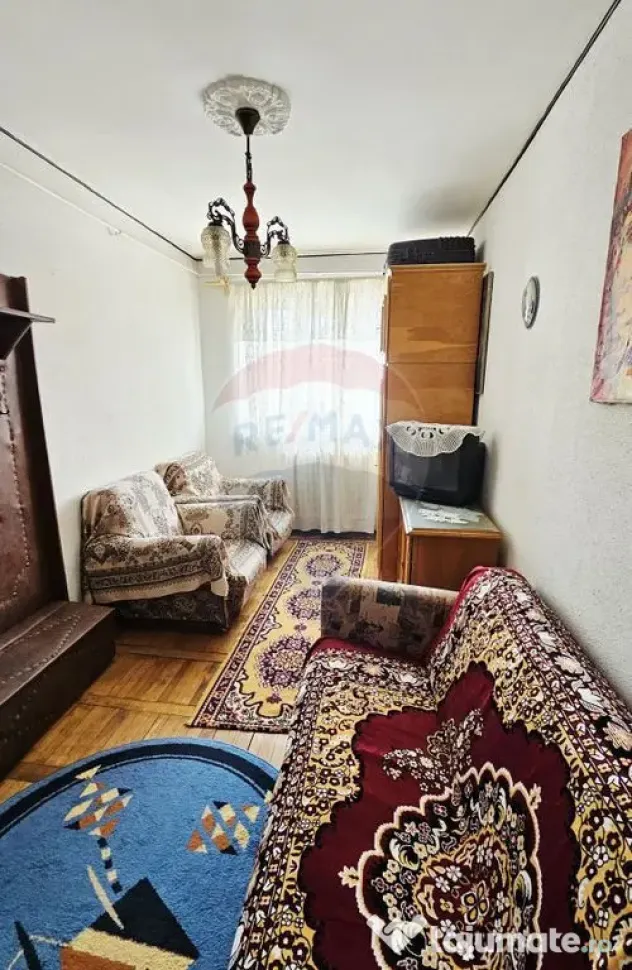 Apartament cu 4 camere de vânzare în zona Maratei