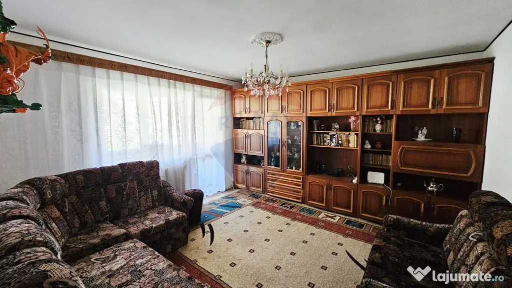 Apartament cu 4 camere de vânzare în zona Maratei