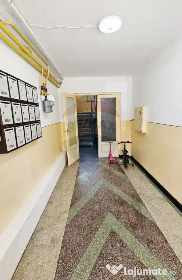 Apartament cu 4 camere de vânzare în zona Maratei