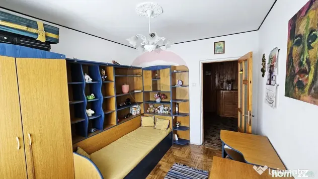 Apartament cu 4 camere de vânzare în zona Maratei