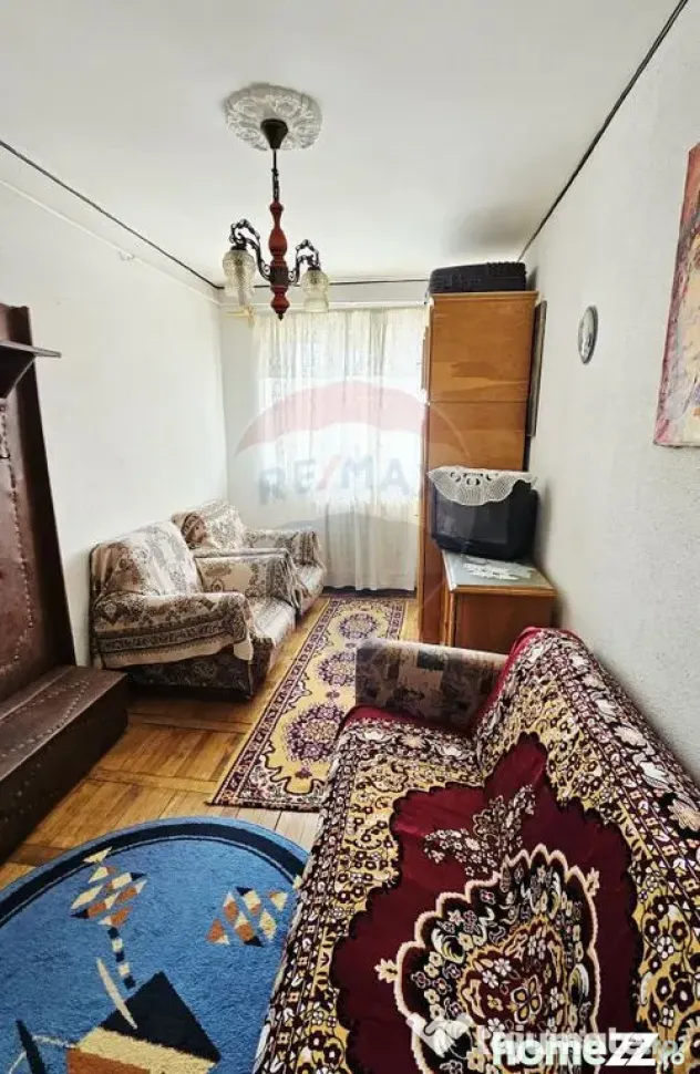 Apartament cu 4 camere de vânzare în zona Maratei