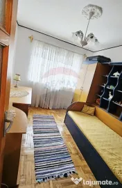 Apartament cu 4 camere de vânzare în zona Maratei