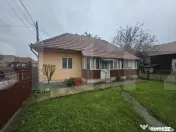 Casa de lemn traditional, 55 mp, zona Zagon 