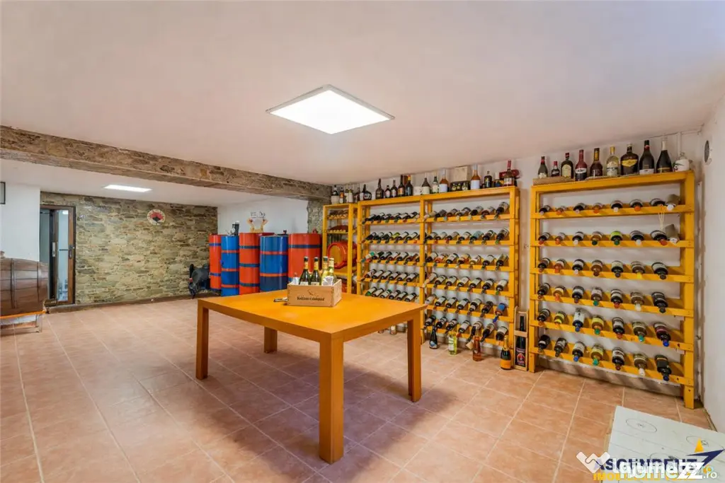 Vila solida Tractorul Coresi, spatii ample, teren 700 mp, ga