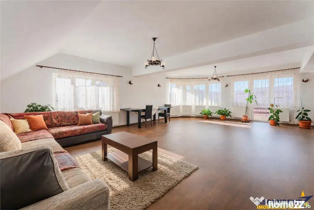 Vila solida Tractorul Coresi, spatii ample, teren 700 mp, ga