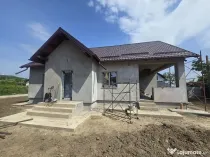 Casă Nouă Modernă de Vânzare –Sărata, Bacău,Confo...