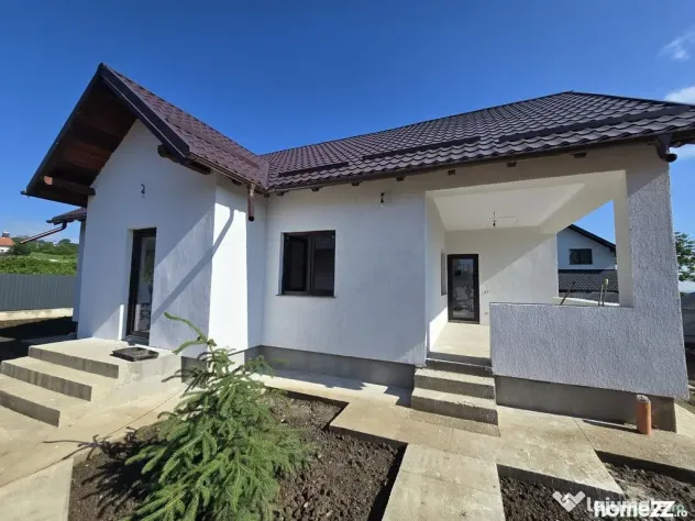 Casă Nouă Modernă de Vânzare –Sărata, Bacău,Confo...