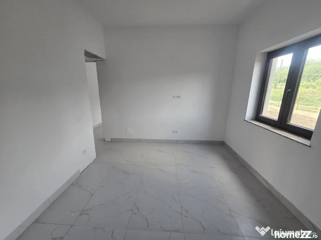 Casă Nouă Modernă de Vânzare –Sărata, Bacău,Confo...