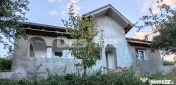 Imobil compus din casa si 1800mp teren in Suburbia Brodoc, j 