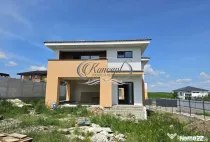 Casa individuala cu garaj si terase generoase in Chinteni