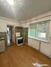 Apartament de 2 camere zona Triaj, 