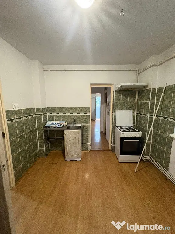 Apartament de 2 camere zona Triaj,