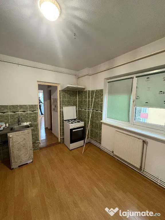 Apartament de 2 camere zona Triaj,