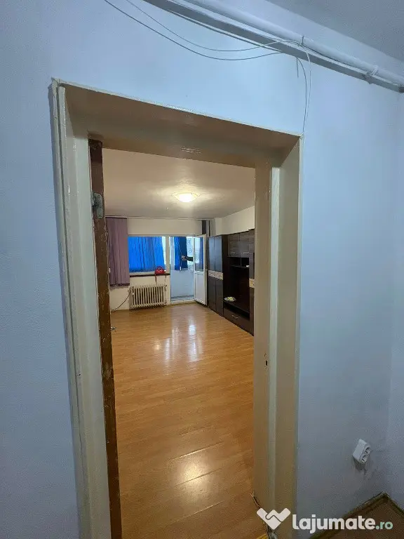 Apartament de 2 camere zona Triaj,