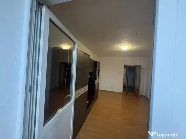 Apartament de 2 camere zona Triaj,