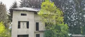 Teren si casa la rosu de vanzare in Busteni
