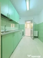 9 Mai - 2camere, cf1, dec, etaj 3/4, centrala - 79900 euro