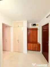 9 Mai - 2camere, cf1, dec, etaj 3/4, centrala - 79900 euro