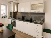 Apartament 2 camere, etaj intermediar, la cheie, balcon, zon 