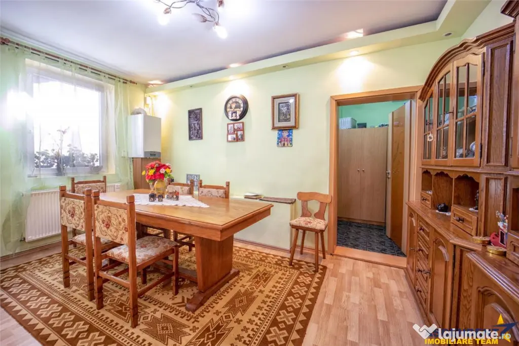 Pe incantare florala, casa cu 5 camere, curte individuala, C