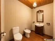 Casa solida,farmec autentic,echipata,garaj incalzit,pod,curt