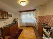DE ÎNCHIRIAT- apartament 2 camere + garaj 
