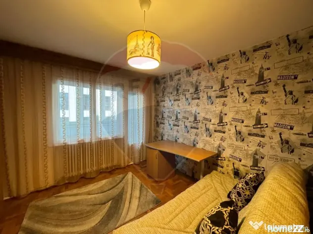 DE ÎNCHIRIAT- apartament 2 camere + garaj