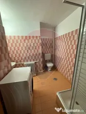 DE ÎNCHIRIAT- apartament 2 camere + garaj 
