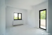 Ap. 3 Camere, 87 mp, decomandat, 2 balcoane, zona de case...