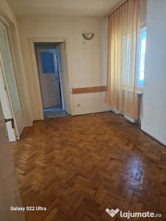 Proprietar, vand apartament 4 camere, nemobilat