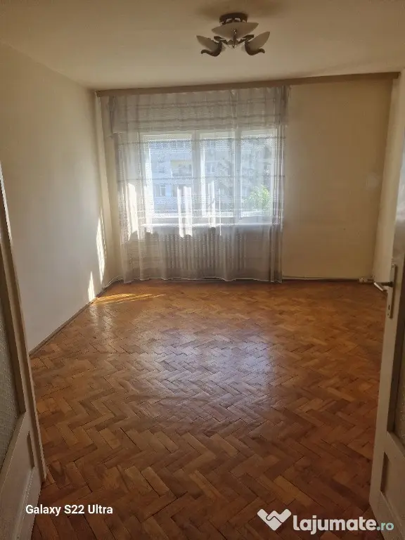 Proprietar, vand apartament 4 camere, nemobilat