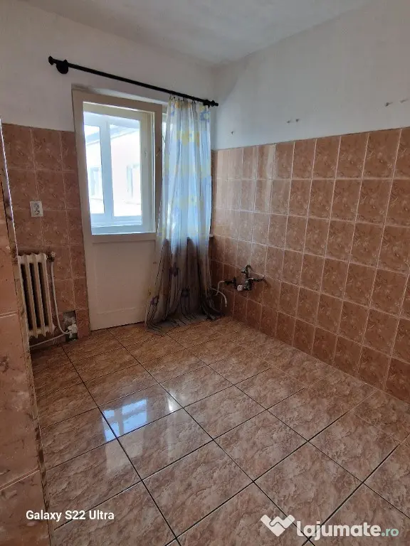 Proprietar, vand apartament 4 camere, nemobilat