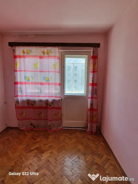 Proprietar, vand apartament 4 camere, nemobilat