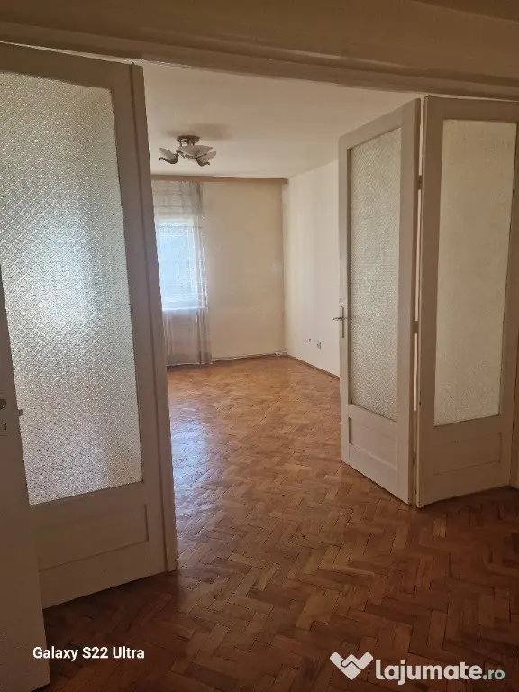 Proprietar, vand apartament 4 camere, nemobilat