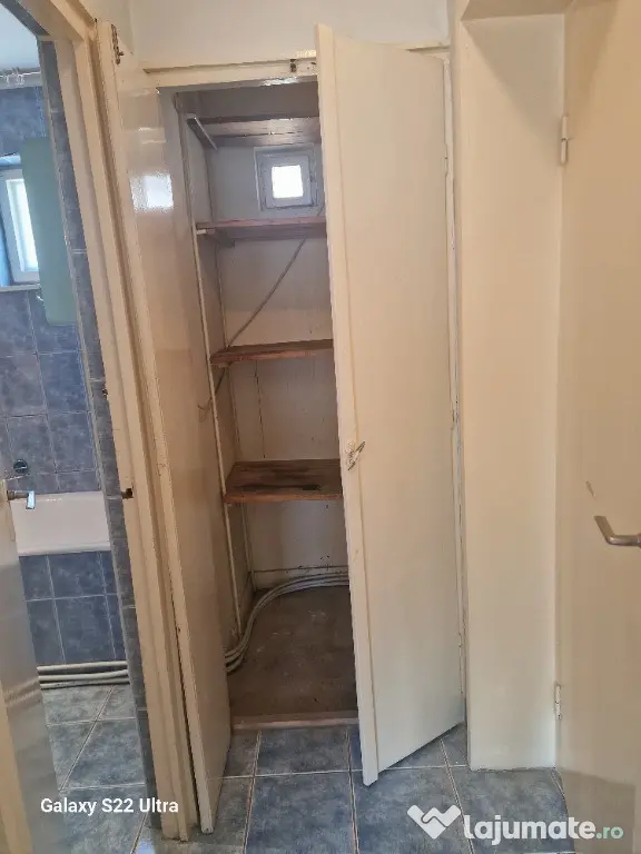 Proprietar, vand apartament 4 camere, nemobilat