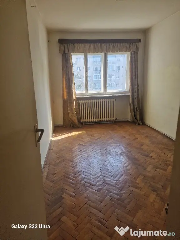 Proprietar, vand apartament 4 camere, nemobilat