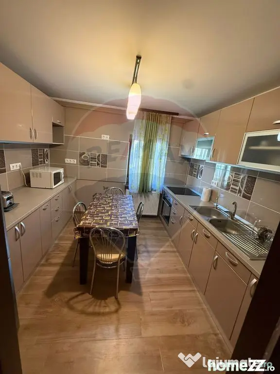PRIMA INCHIRIERE APARTAMENT 4 camere zona centrala
