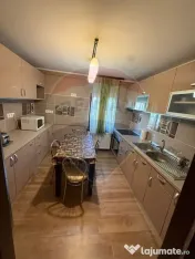 DE INCHIRIAT APARTAMENT 4 camere zona centrala 