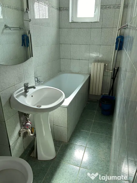 Inchiriez apartament 3 camere Tomis nord
